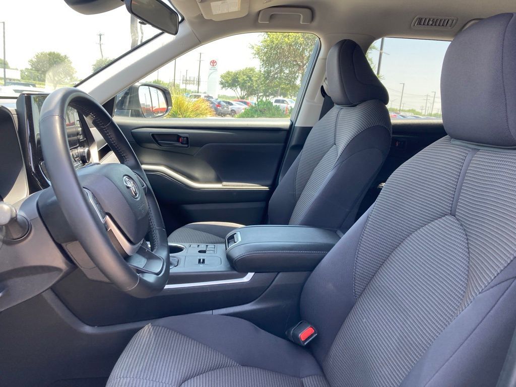 2025 Toyota Highlander LE San Antonio TX