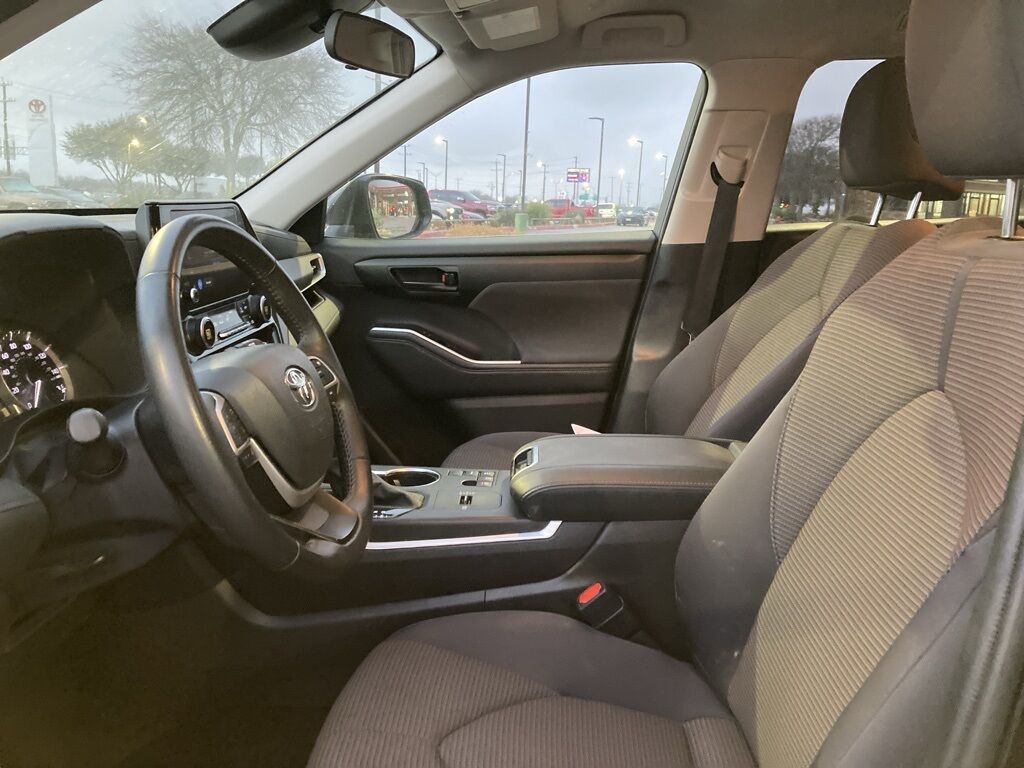 2025 Toyota Highlander LE San Antonio TX