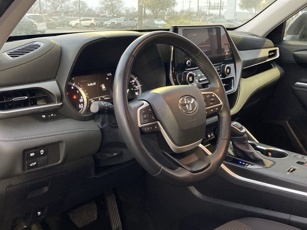 2025 Toyota Highlander LE San Antonio TX