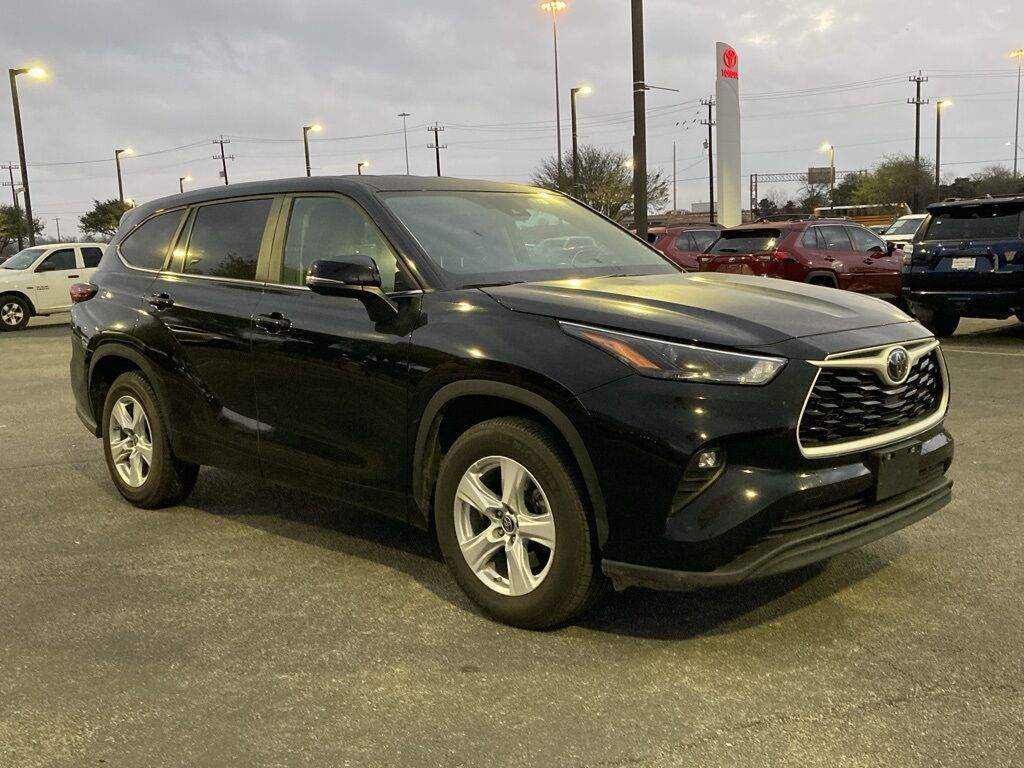 2025 Toyota Highlander LE