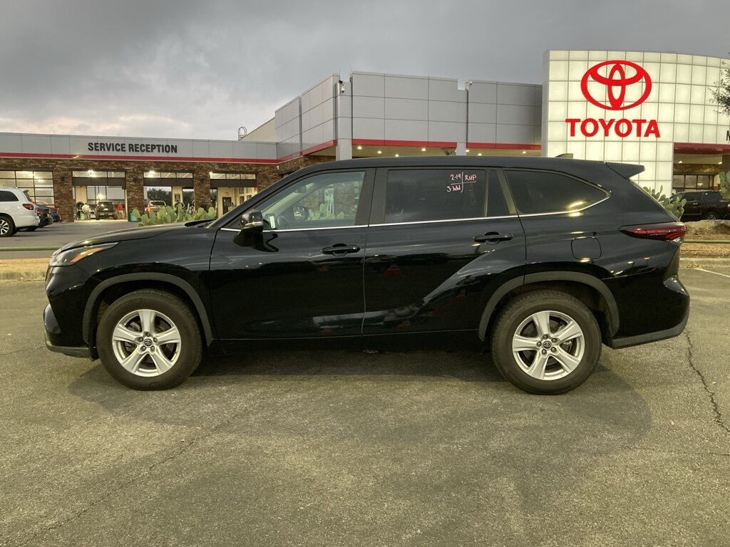 2025 Toyota Highlander LE San Antonio TX