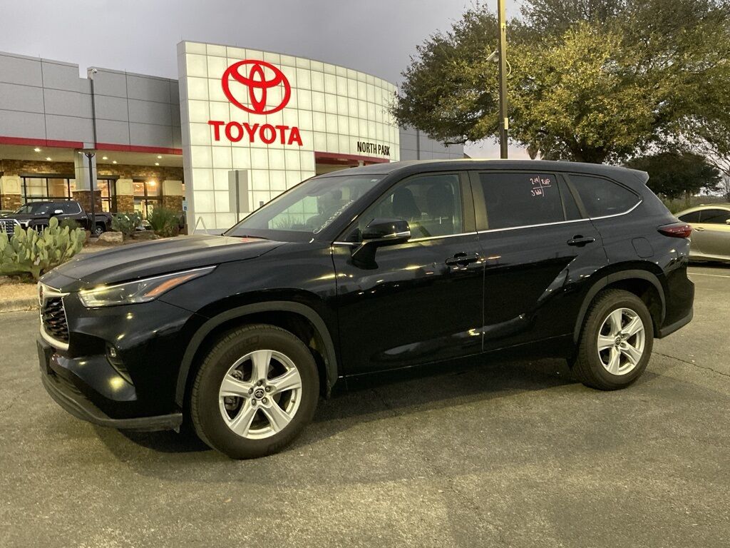2025 Toyota Highlander LE