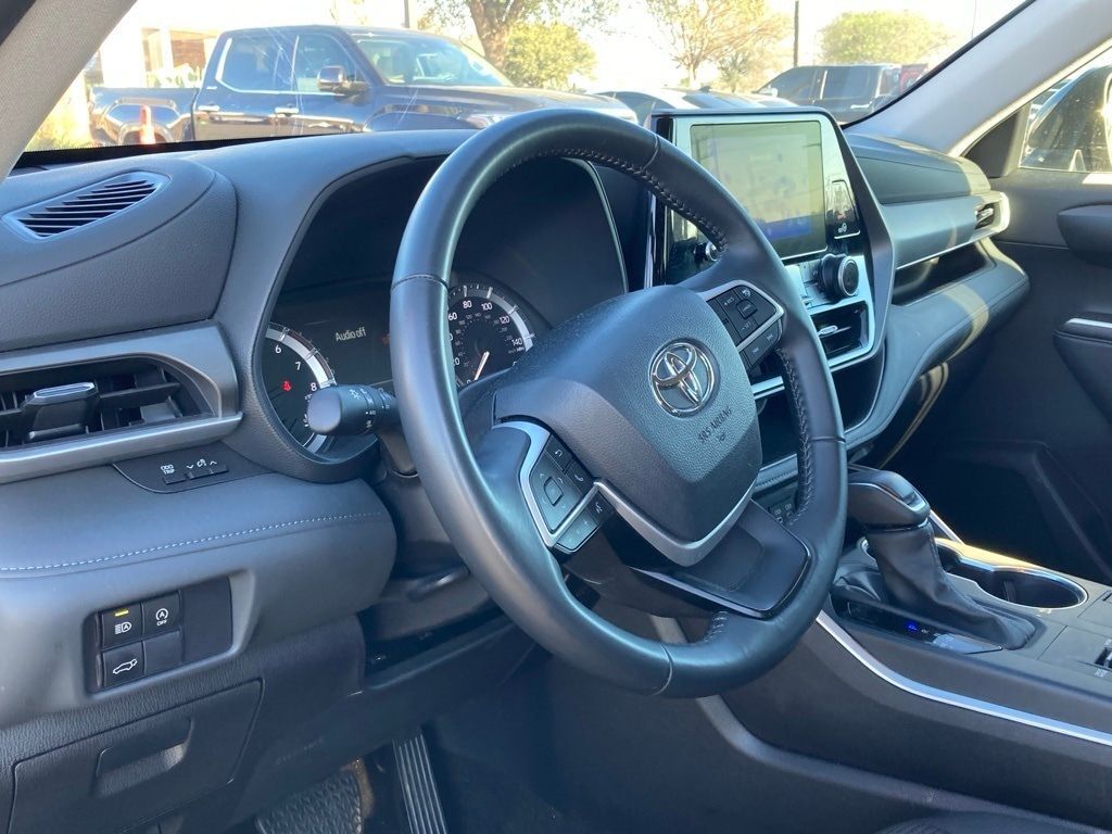 2025 Toyota Highlander LE San Antonio TX