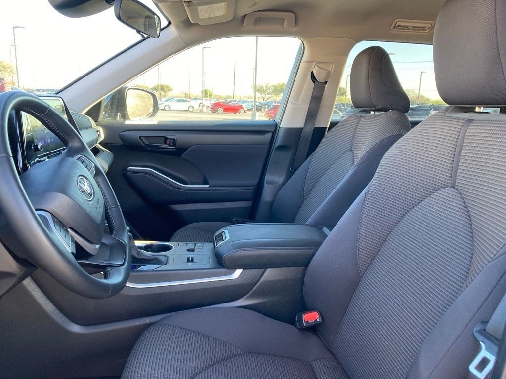 2025 Toyota Highlander LE San Antonio TX