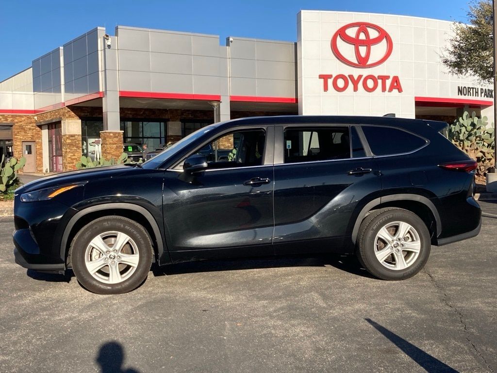 2025 Toyota Highlander LE San Antonio TX