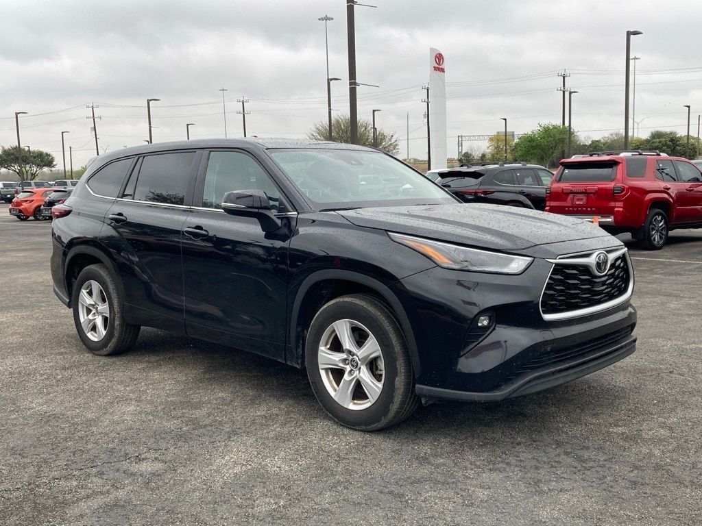 2025 Toyota Highlander LE