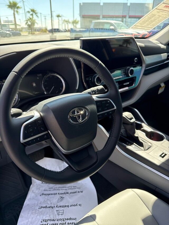 2025 Toyota Highlander LE Yuma AZ