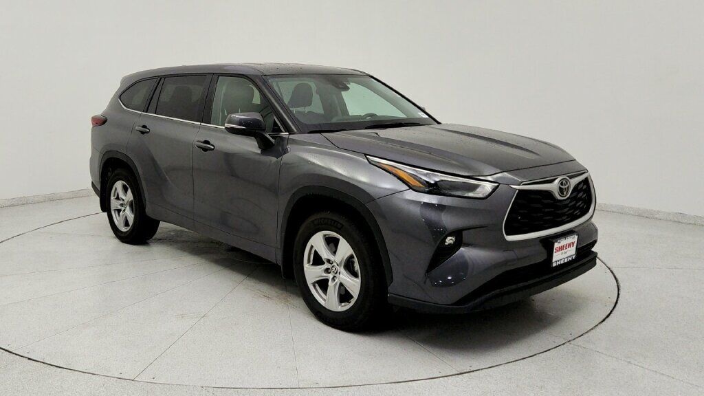 2025 Toyota Highlander LE