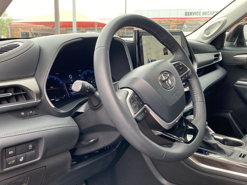 2025 Toyota Highlander Limited San Antonio TX