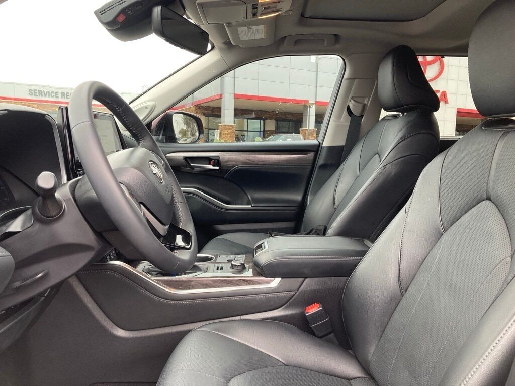 2025 Toyota Highlander Limited San Antonio TX