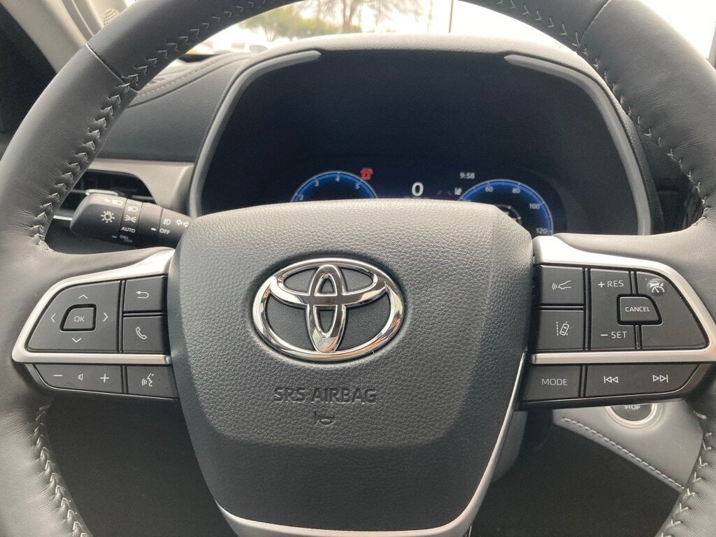 2025 Toyota Highlander Limited San Antonio TX