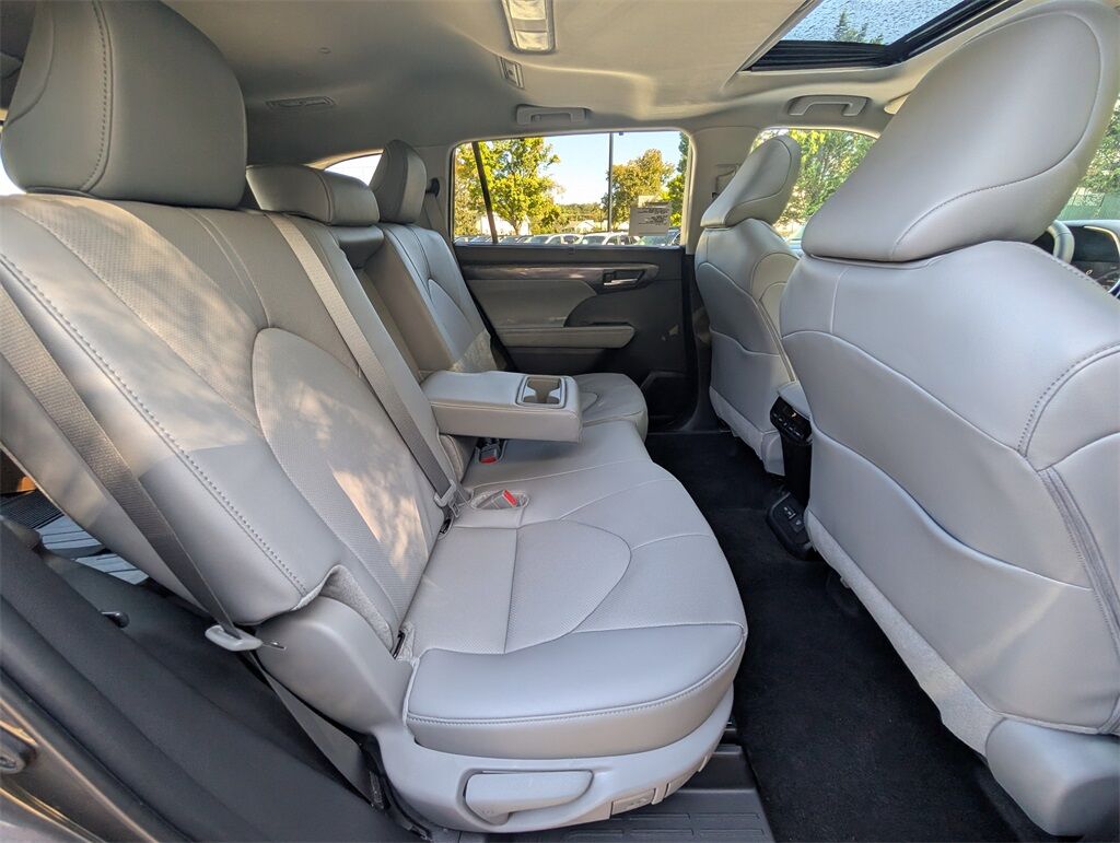 2025 Toyota Highlander Limited Cockeysville MD