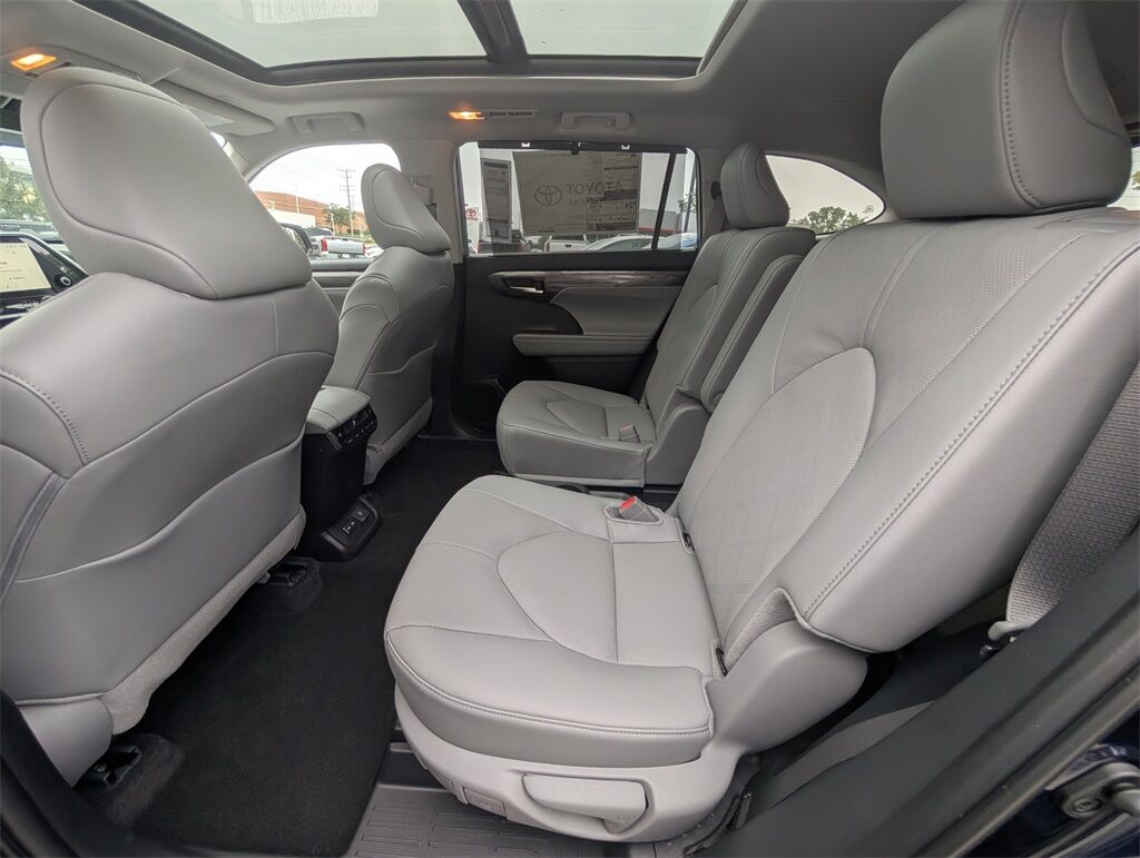 2025 Toyota Highlander Platinum