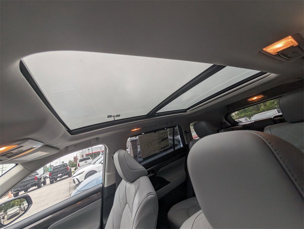 2025 Toyota Highlander Platinum
