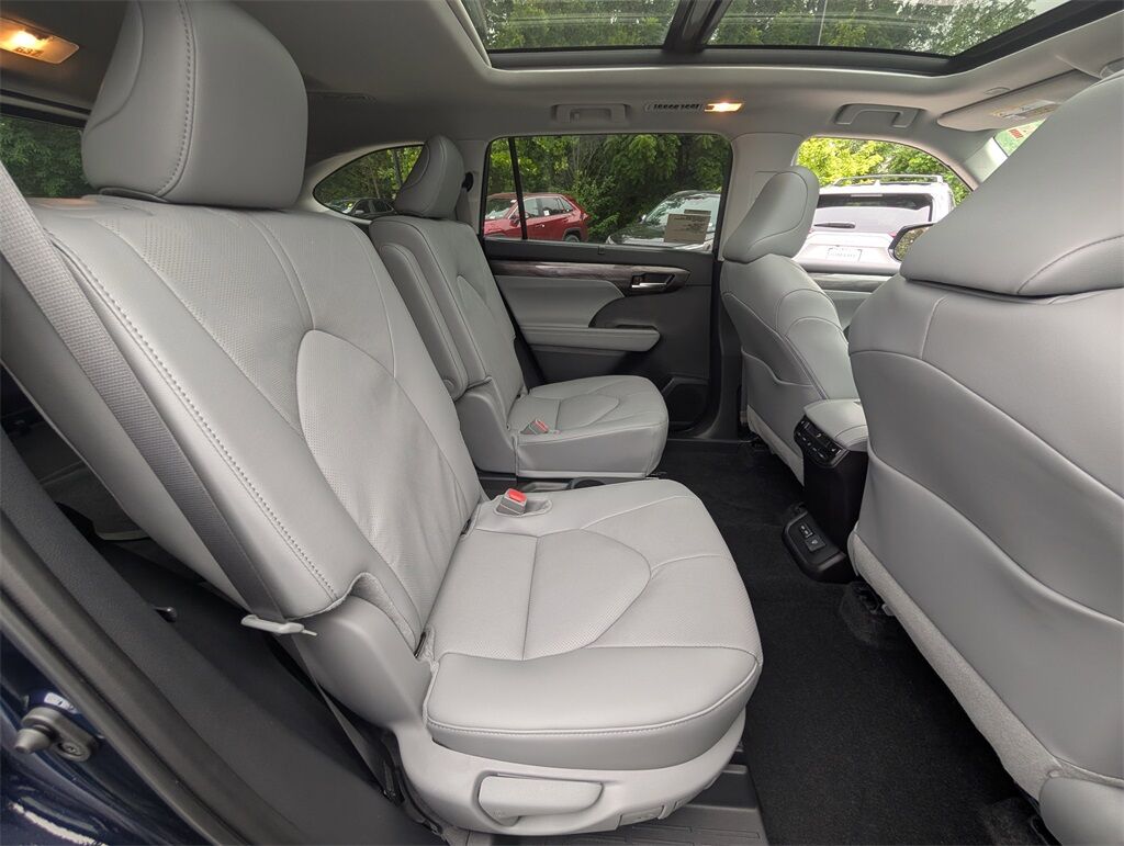 2025 Toyota Highlander Platinum