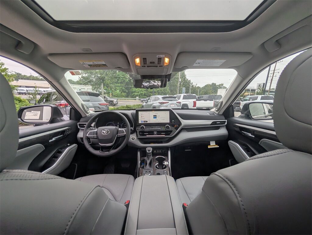 2025 Toyota Highlander Platinum
