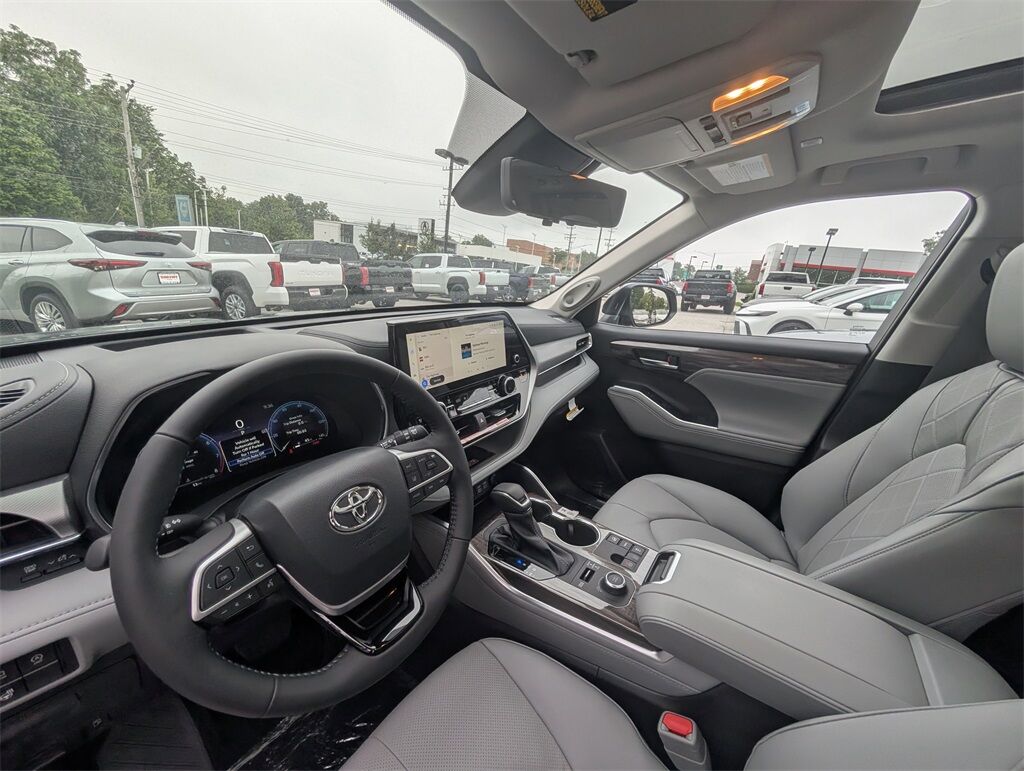 2025 Toyota Highlander Platinum