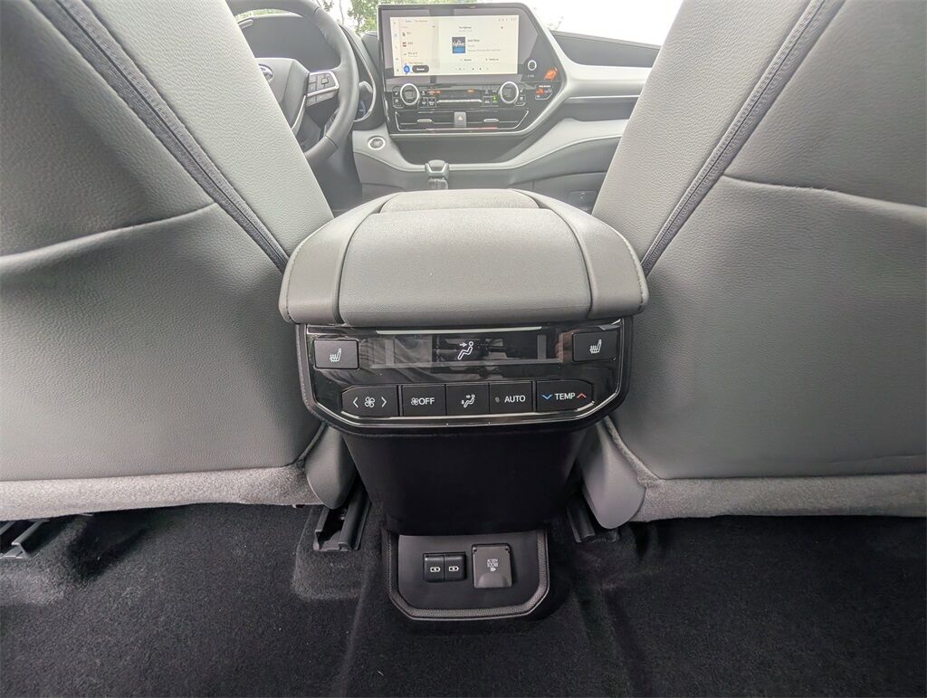 2025 Toyota Highlander Platinum