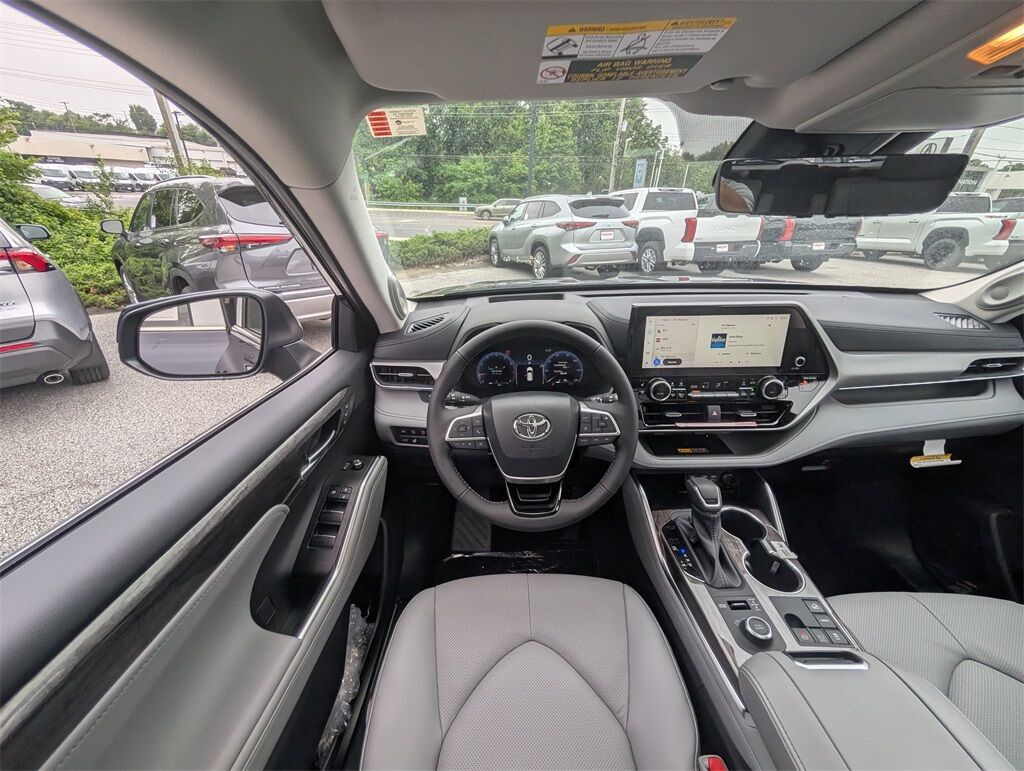 2025 Toyota Highlander Platinum