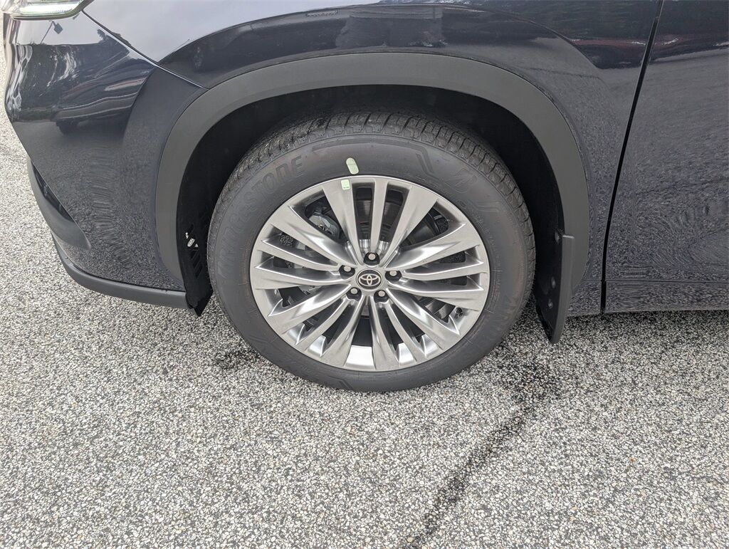 2025 Toyota Highlander Platinum