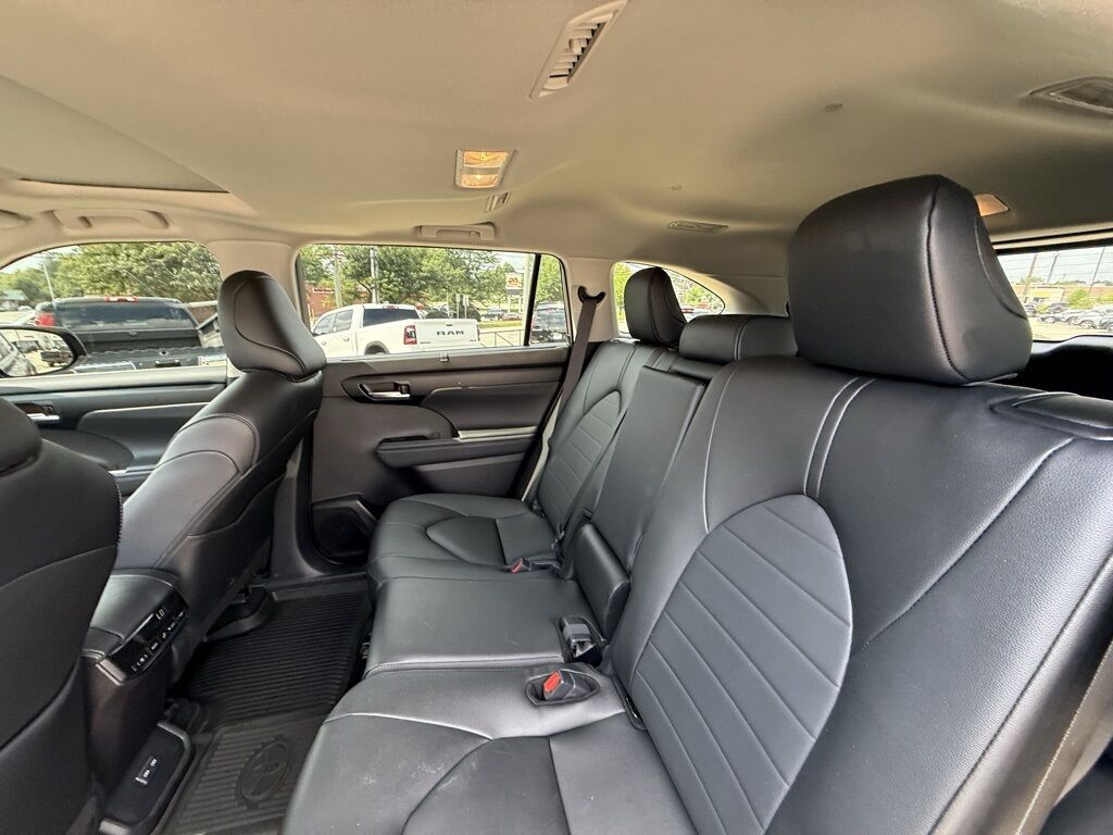 2025 Toyota Highlander XLE Crestwood KY