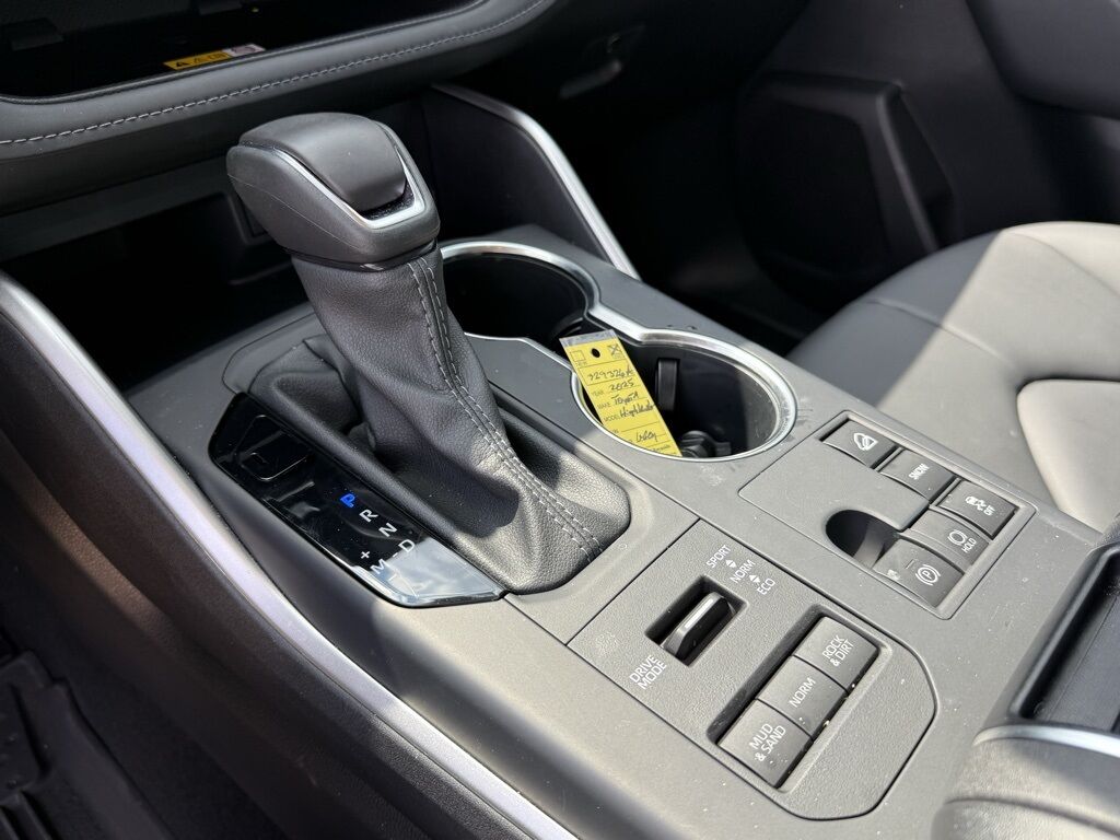 2025 Toyota Highlander XLE Crestwood KY