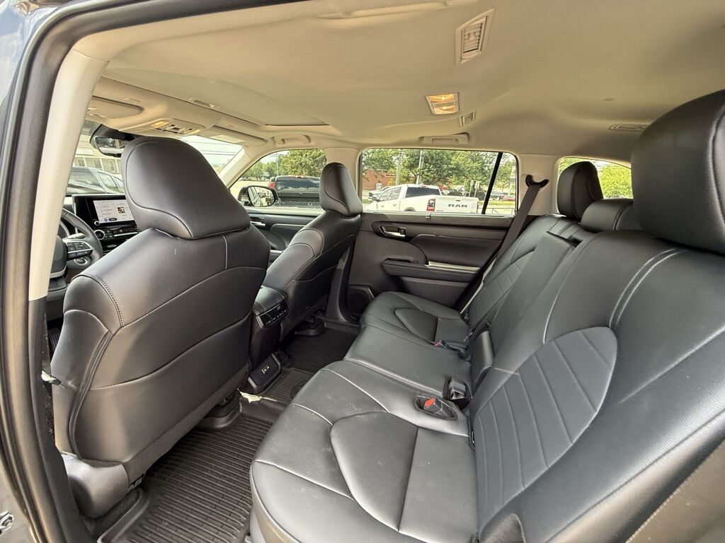 2025 Toyota Highlander XLE Crestwood KY
