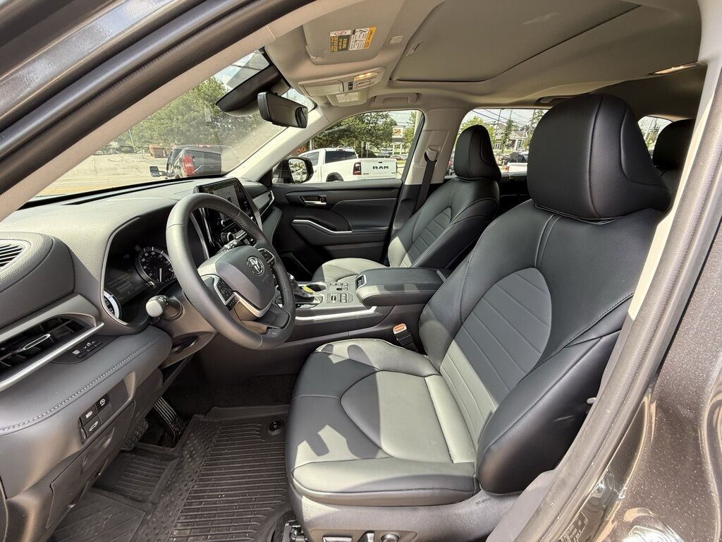 2025 Toyota Highlander XLE Crestwood KY