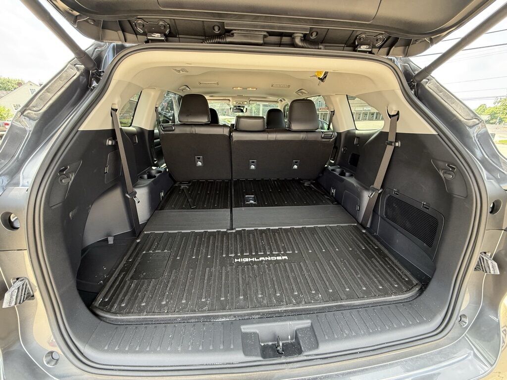 2025 Toyota Highlander XLE Crestwood KY