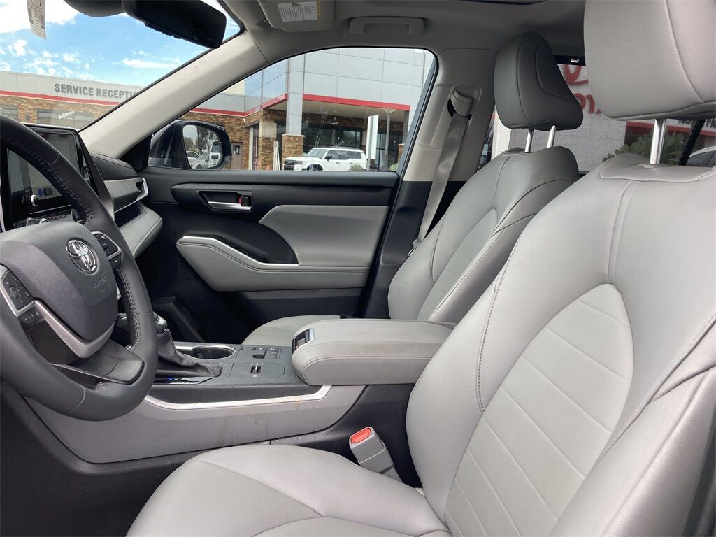 2025 Toyota Highlander XLE San Antonio TX