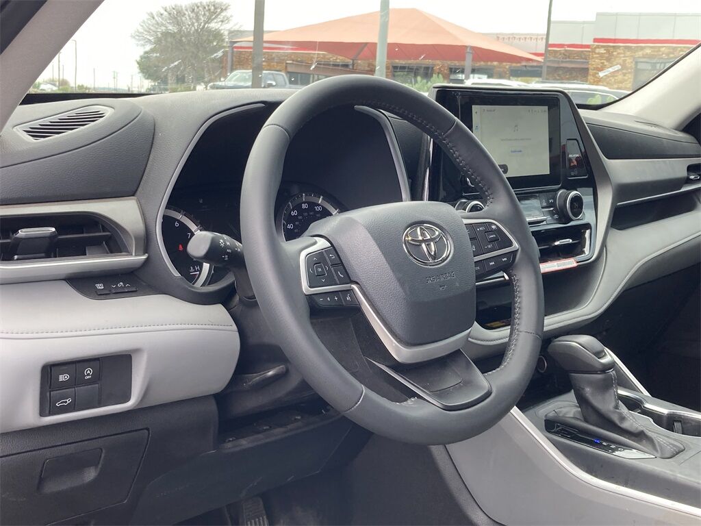 2025 Toyota Highlander XLE San Antonio TX