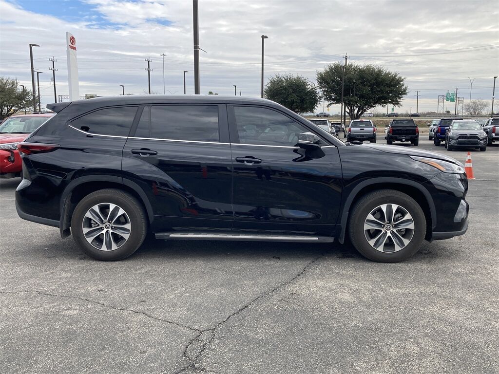 2025 Toyota Highlander XLE San Antonio TX