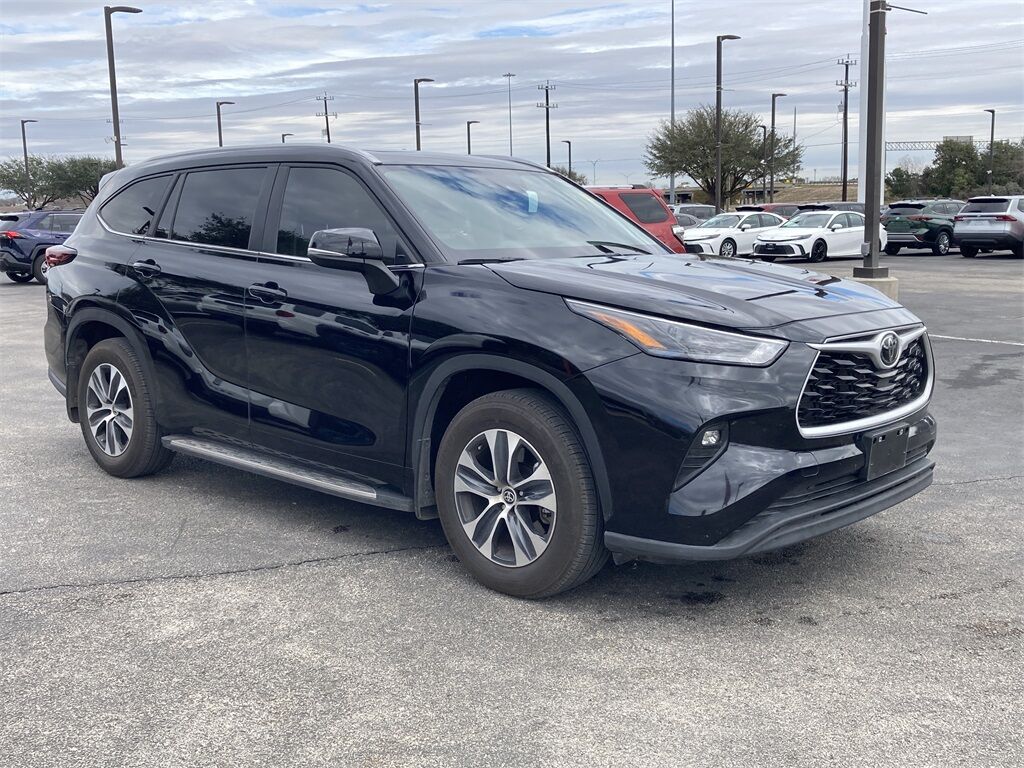 2025 Toyota Highlander XLE San Antonio TX