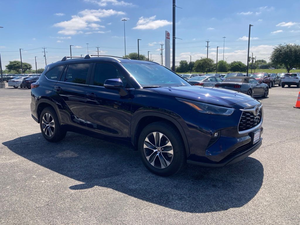 2025 Toyota Highlander XLE San Antonio TX