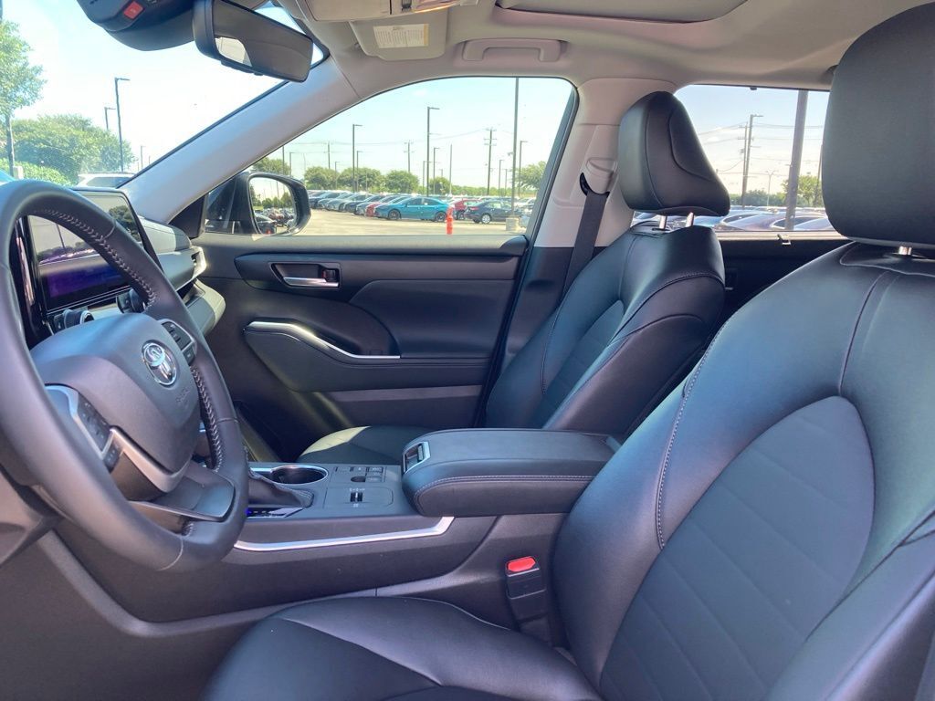 2025 Toyota Highlander XLE San Antonio TX
