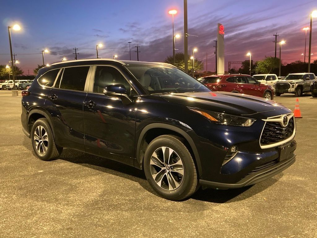 2025 Toyota Highlander XLE