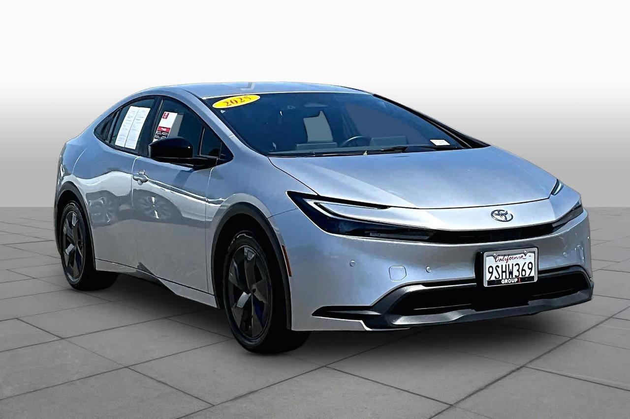 2025 Toyota Prius LE