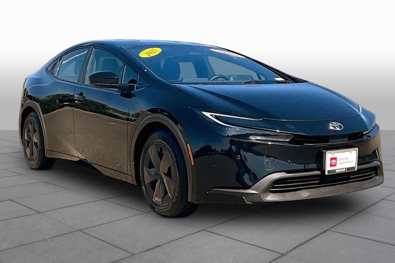 2025 Toyota Prius LE