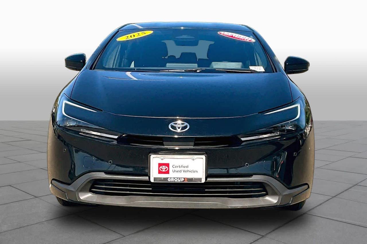 2025 Toyota Prius LE
