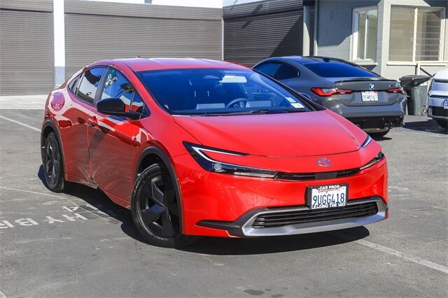 2025 Toyota Prius Plug-In Hybrid SE