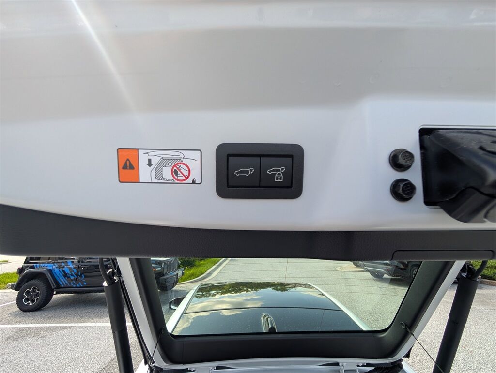 2025 Toyota Prius Plug-in