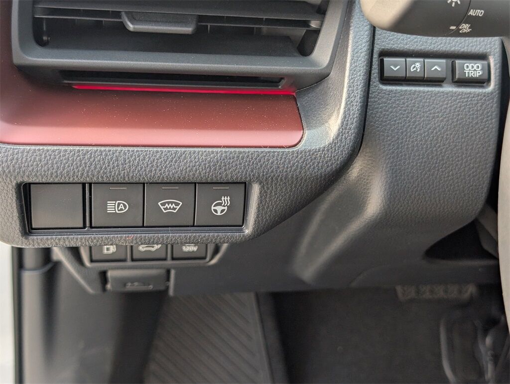 2025 Toyota Prius Plug-in