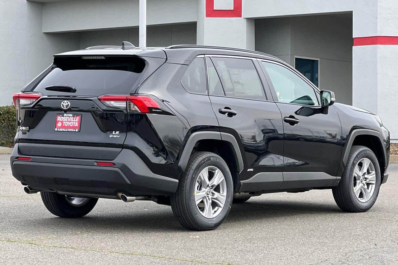 2025 Toyota RAV4 Hybrid LE