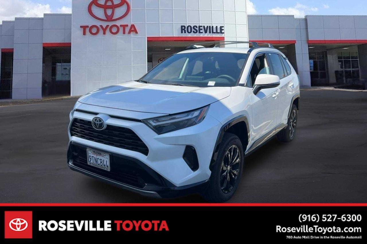 2025 Toyota RAV4 Hybrid SE