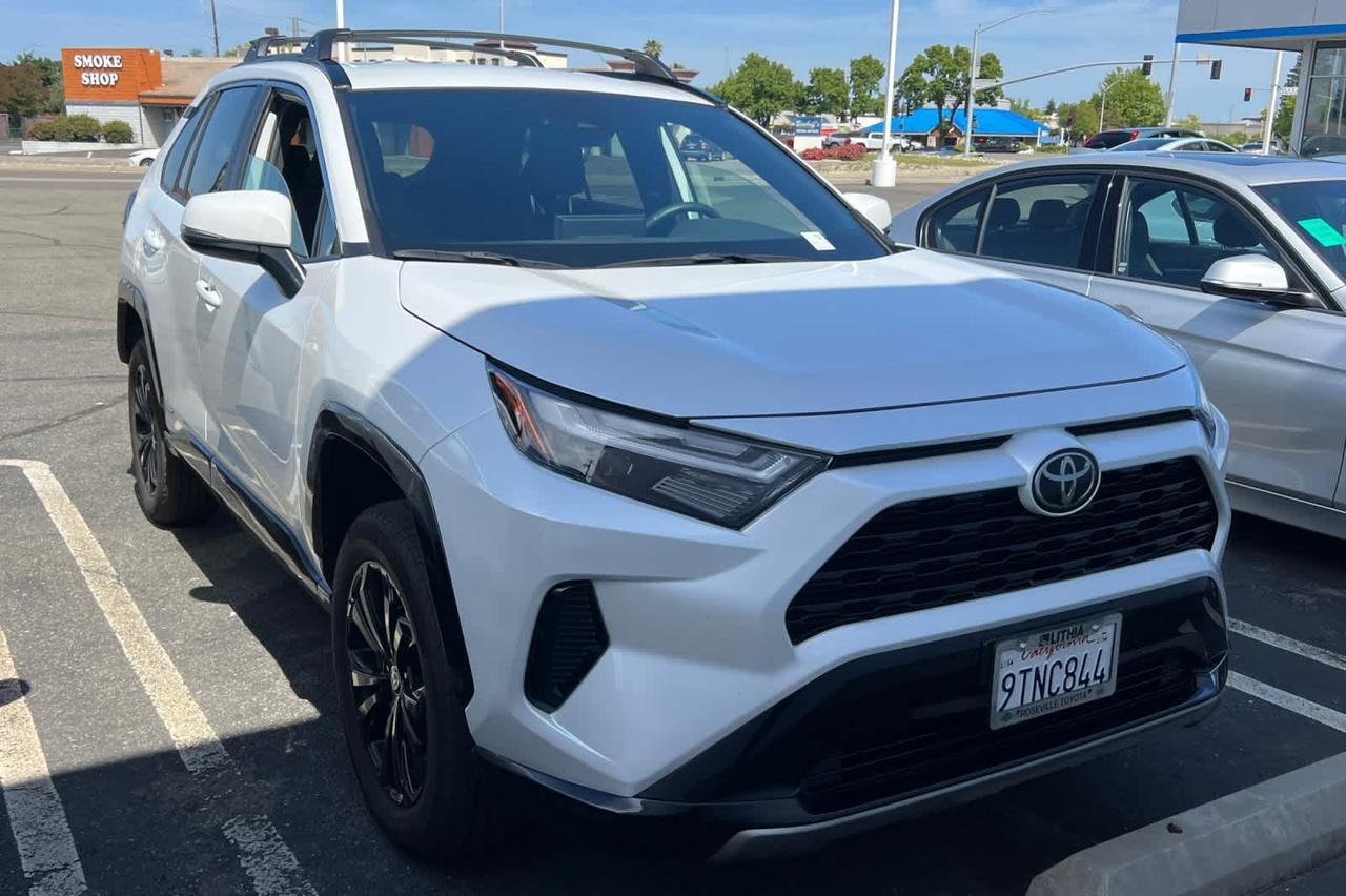 2025 Toyota RAV4 Hybrid SE