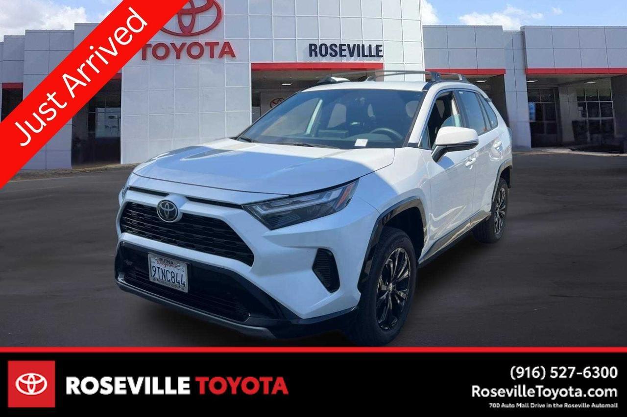 2025 Toyota RAV4 Hybrid SE