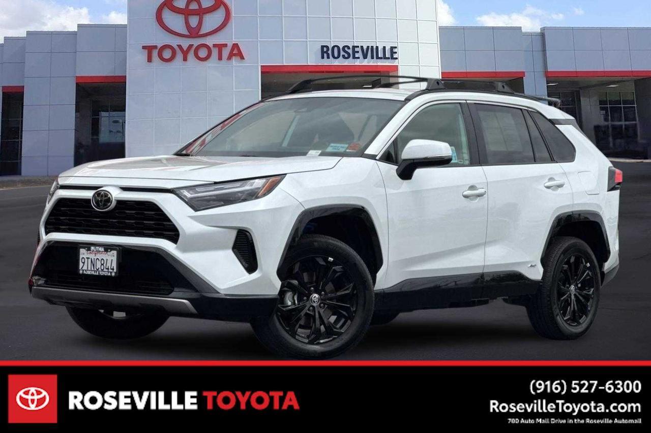 2025 Toyota RAV4 Hybrid SE