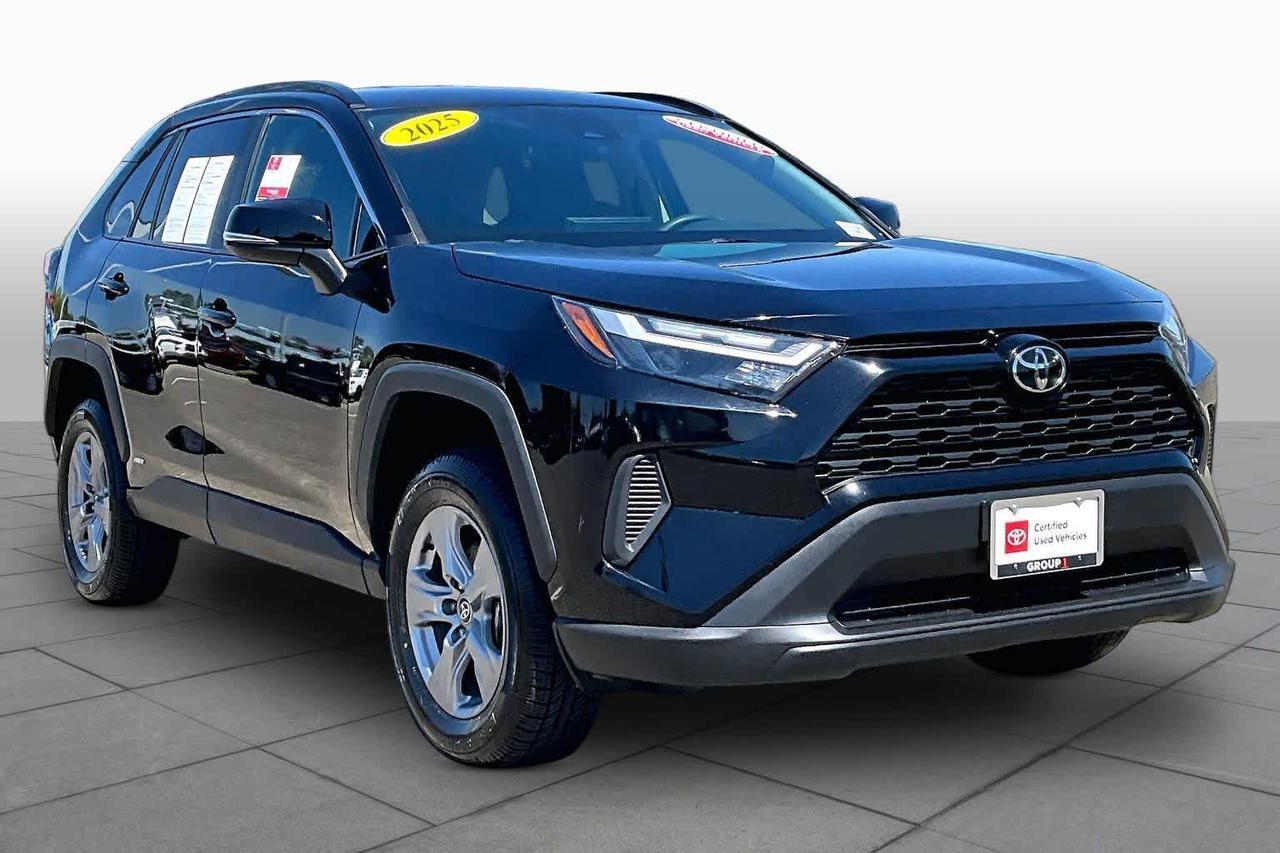 2025 Toyota RAV4 Hybrid XLE