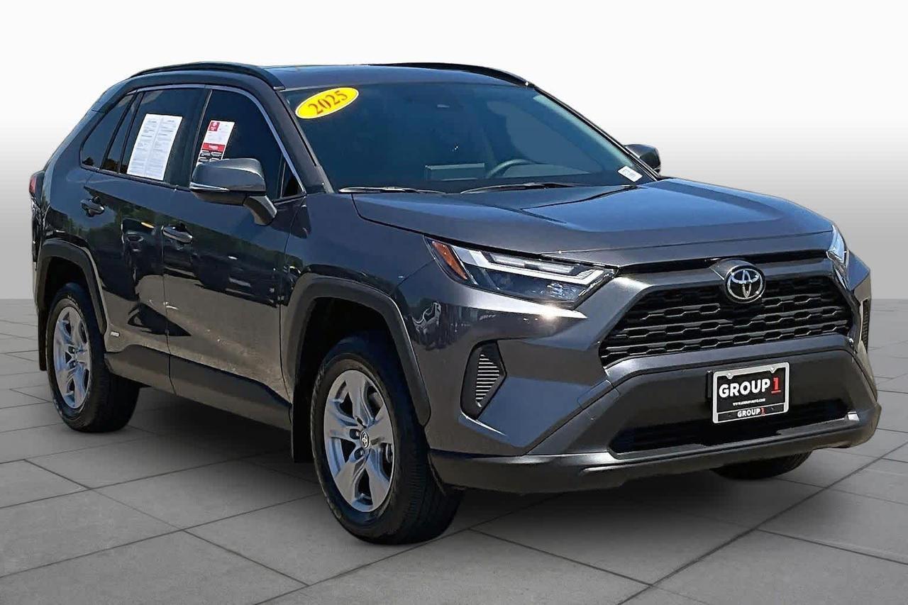 2025 Toyota RAV4 Hybrid XLE