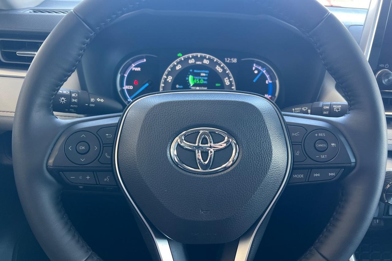2025 Toyota RAV4 Hybrid XLE Premium Ontario OR